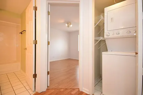 5351 North East River Road Chicago IL 60656