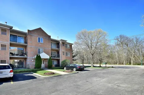 5351 North East River Road Chicago IL 60656