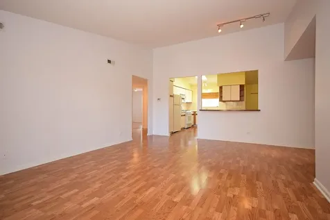 5351 North East River Road Chicago IL 60656