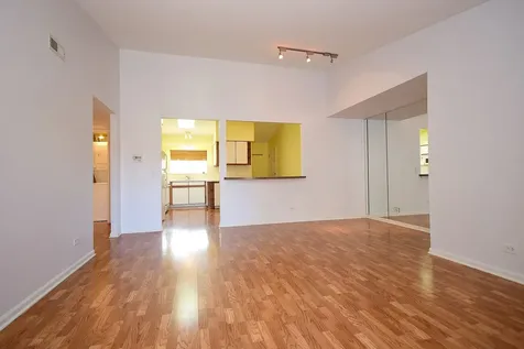 5351 North East River Road Chicago IL 60656