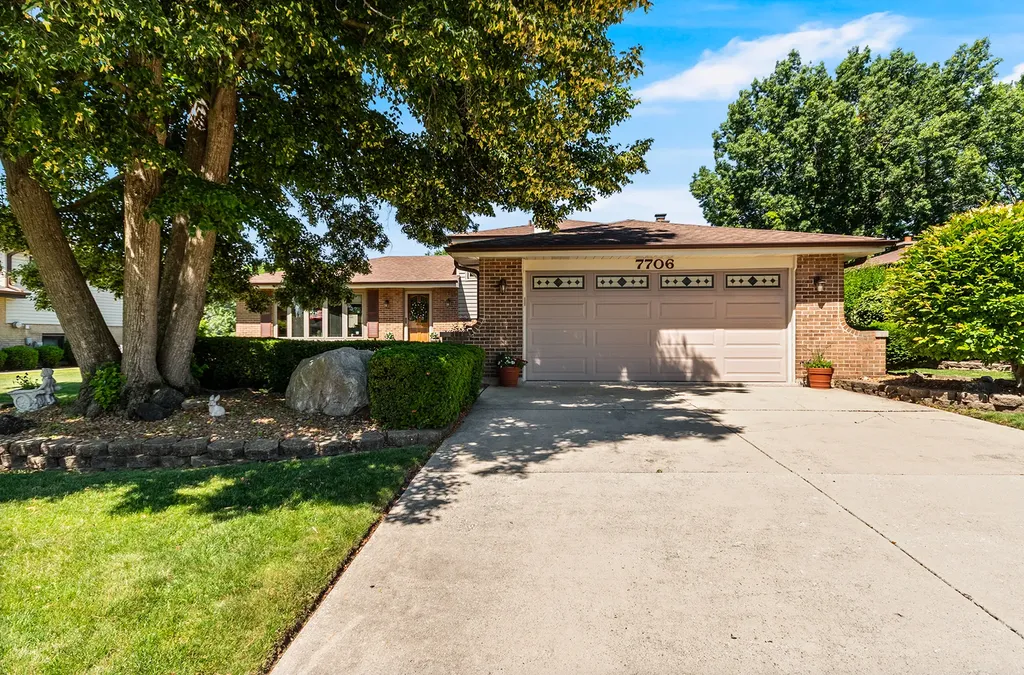 7706 Hayenga Lane Darien IL 60561