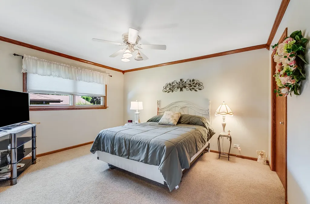 7706 Hayenga Lane Darien IL 60561