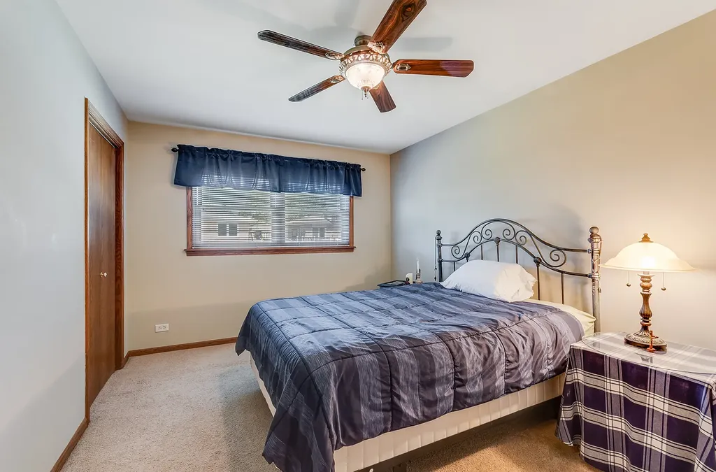 7706 Hayenga Lane Darien IL 60561