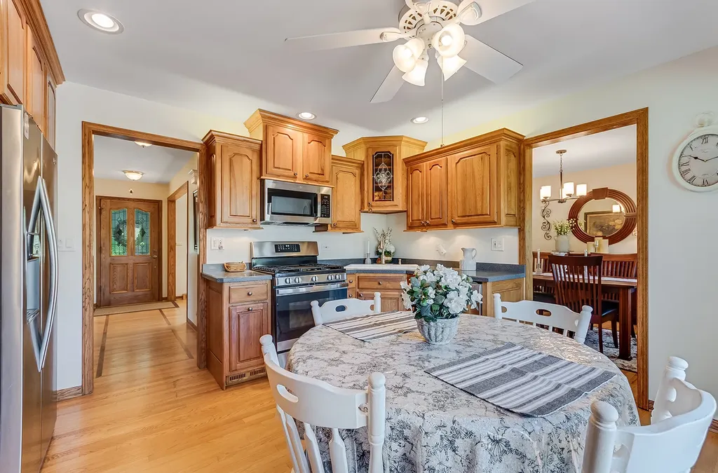 7706 Hayenga Lane Darien IL 60561