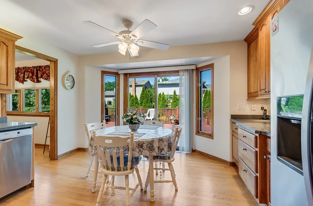 7706 Hayenga Lane Darien IL 60561