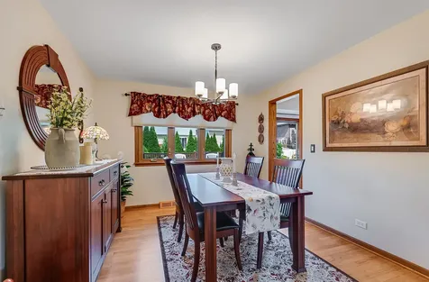 7706 Hayenga Lane Darien IL 60561