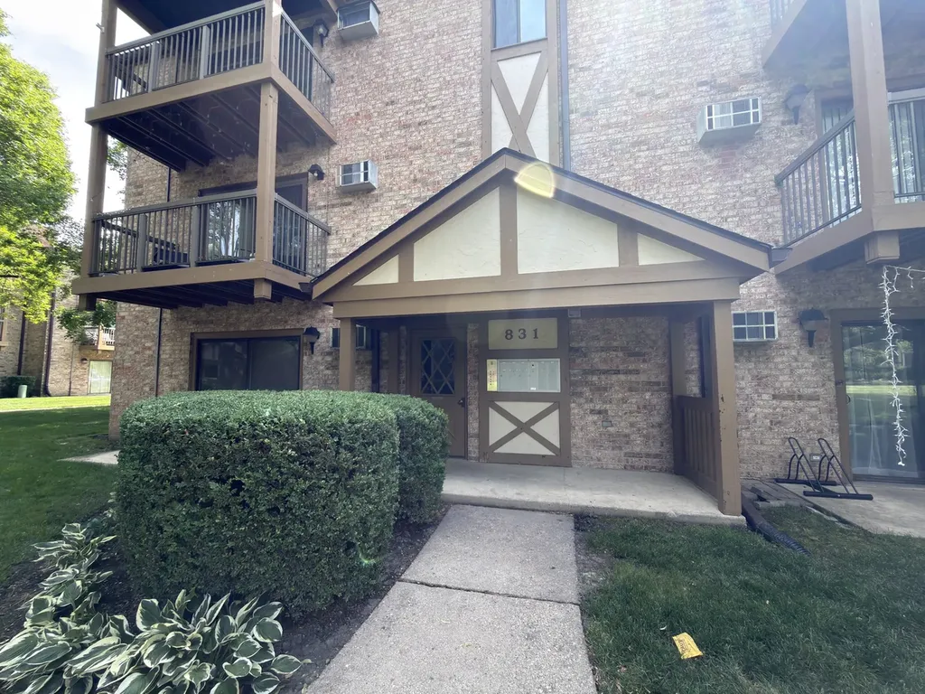 831 South Dwyer Avenue Arlington Heights IL 60005