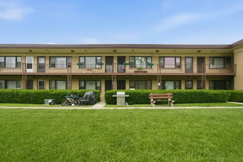 15 King Arthur Court Northlake IL 60164