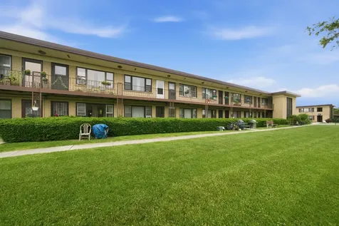 15 King Arthur Court Northlake IL 60164