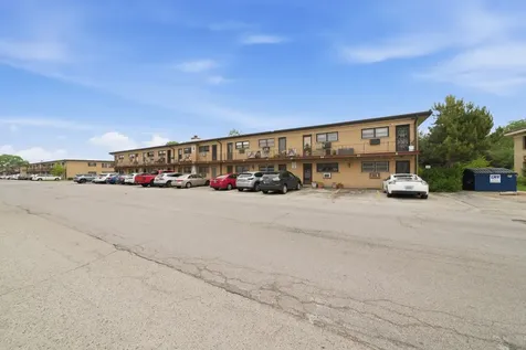 15 King Arthur Court Northlake IL 60164