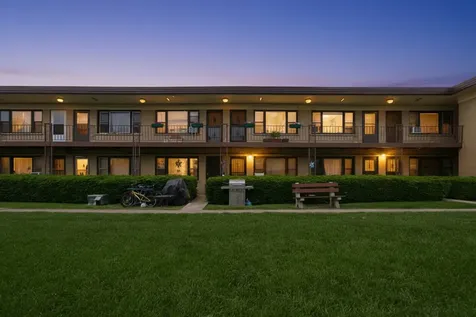 15 King Arthur Court Northlake IL 60164
