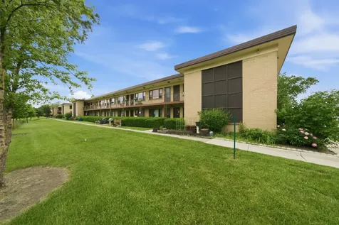 15 King Arthur Court Northlake IL 60164