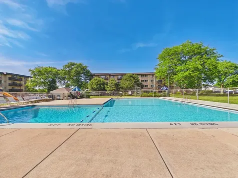 2222 South Goebbert Road Arlington Heights IL 60005