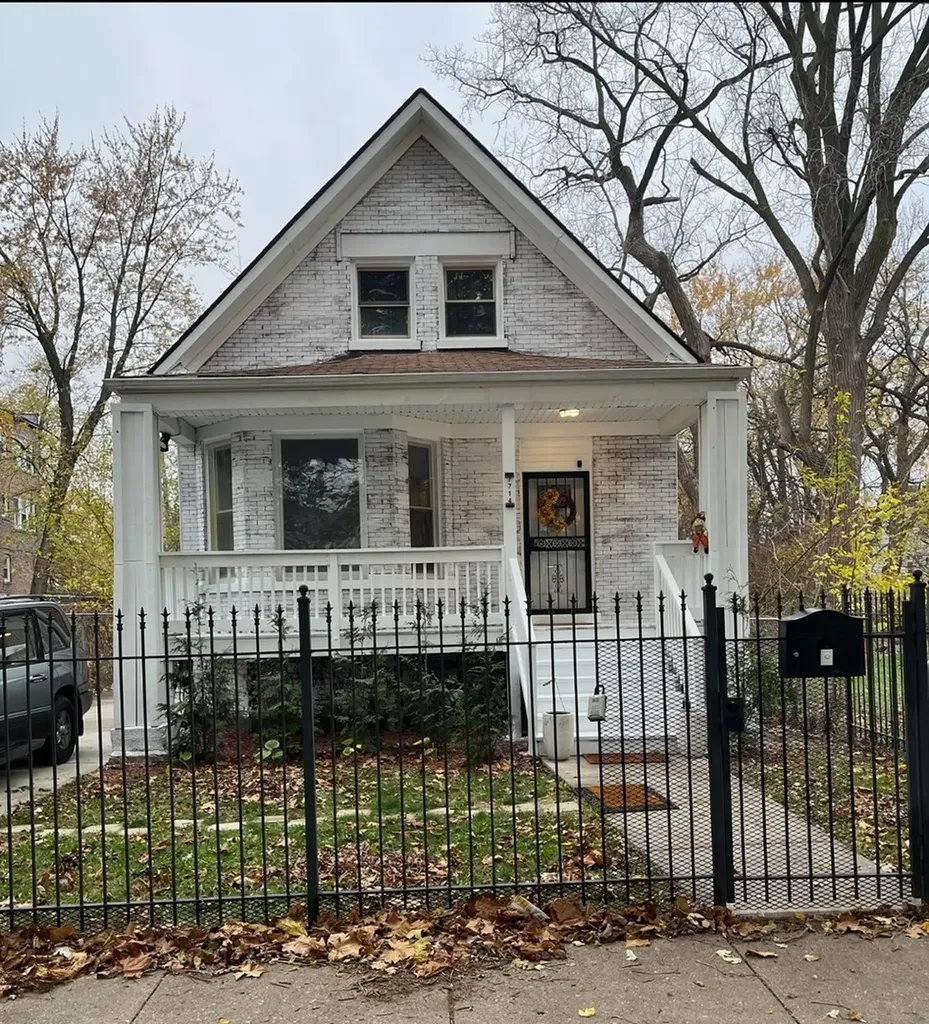 7714 South Marquette Avenue Chicago IL 60649