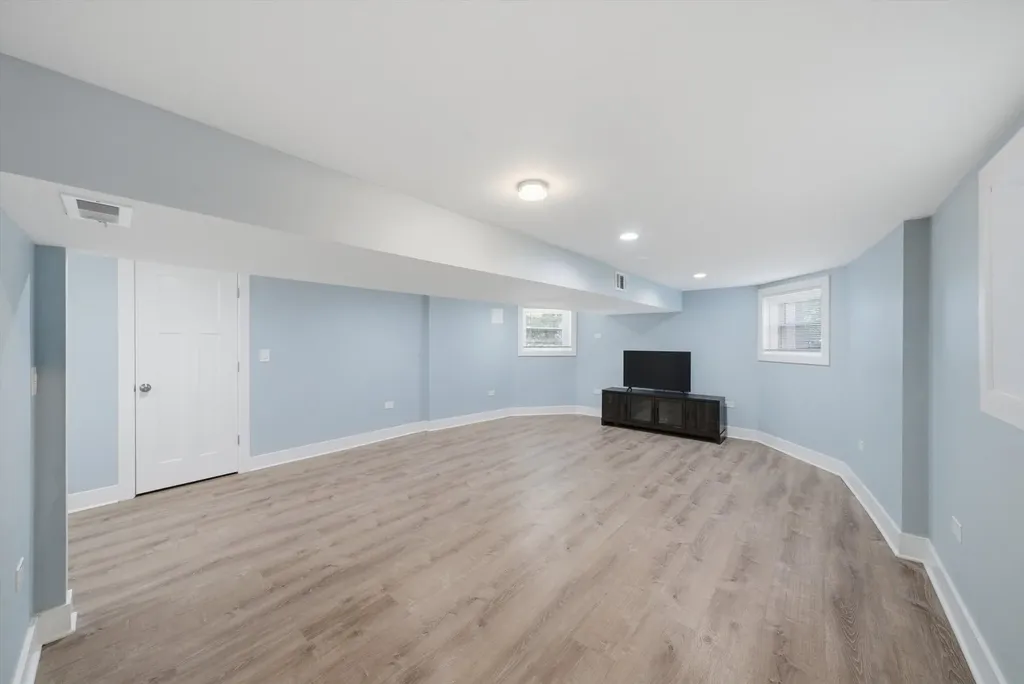 1755 North New England Avenue Chicago IL 60707