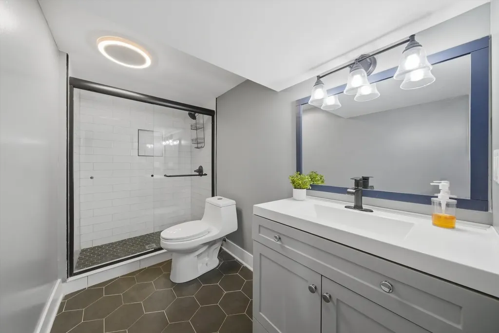 1755 North New England Avenue Chicago IL 60707