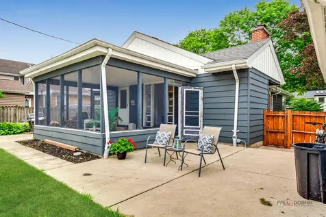 213 North Emerson Street Mount Prospect IL 60056