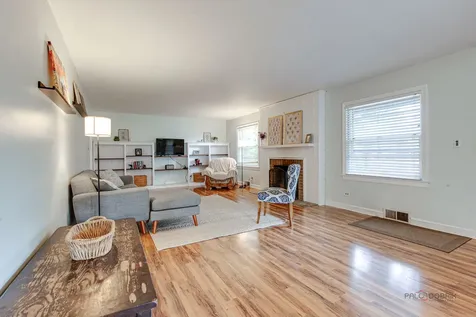 213 North Emerson Street Mount Prospect IL 60056