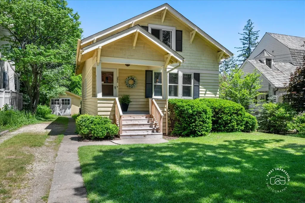 285 Forest Avenue Glen Ellyn IL 60137