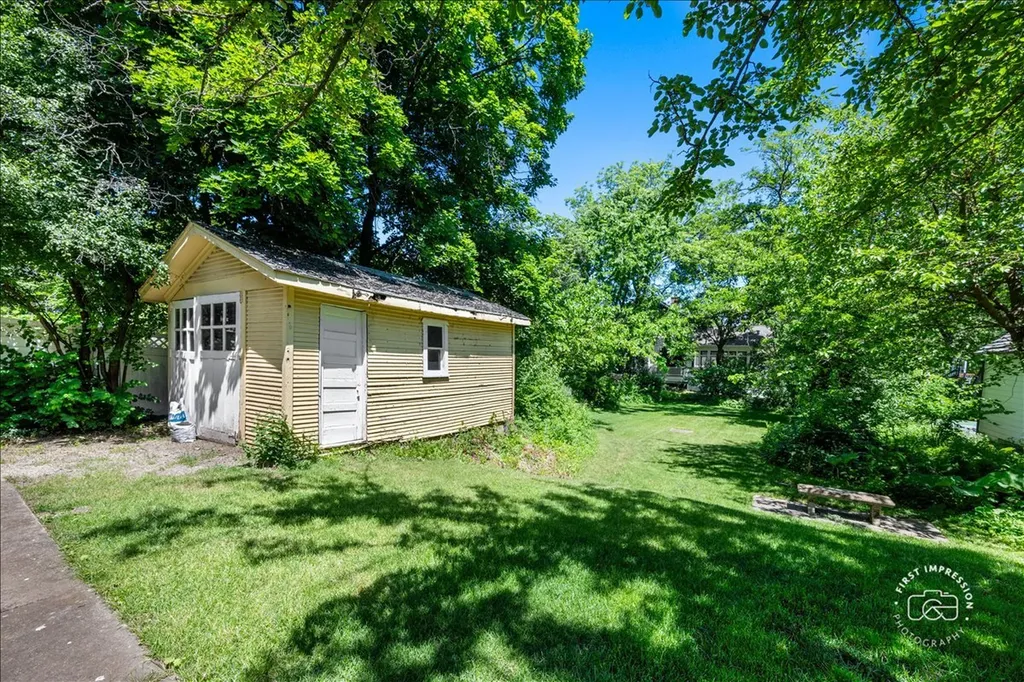 285 Forest Avenue Glen Ellyn IL 60137