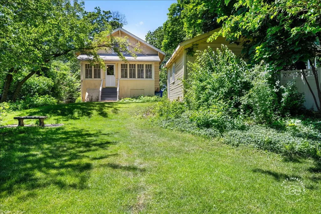285 Forest Avenue Glen Ellyn IL 60137