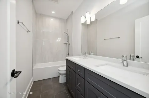 4819 North Ashland Avenue Chicago IL 60640