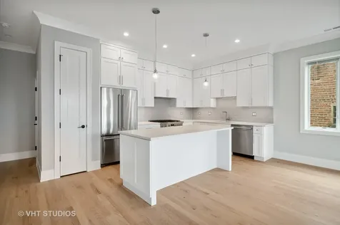 4819 North Ashland Avenue Chicago IL 60640