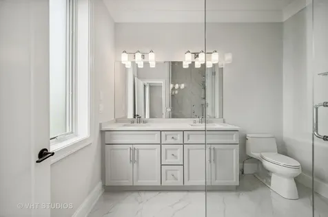 4819 North Ashland Avenue Chicago IL 60640