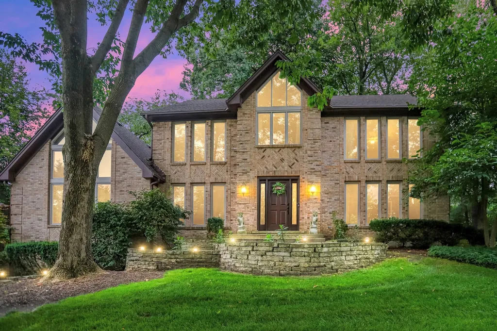 985 Chapel Court N Glen Ellyn IL 60137