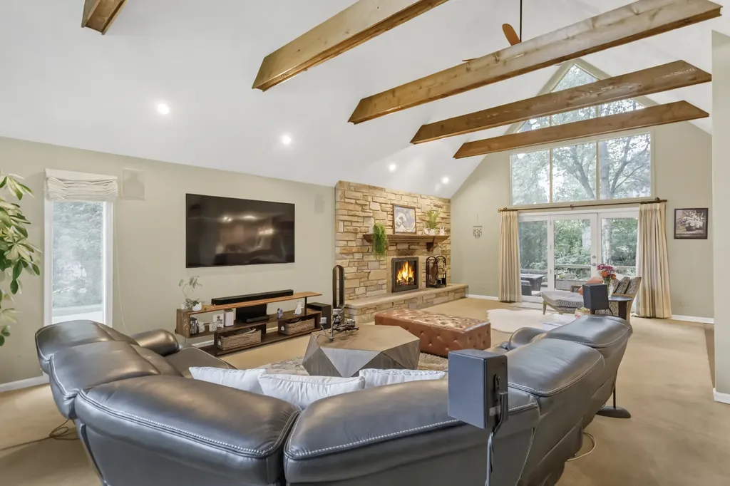 985 Chapel Court N Glen Ellyn IL 60137
