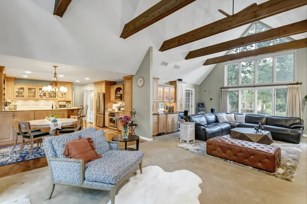 985 Chapel Court N Glen Ellyn IL 60137
