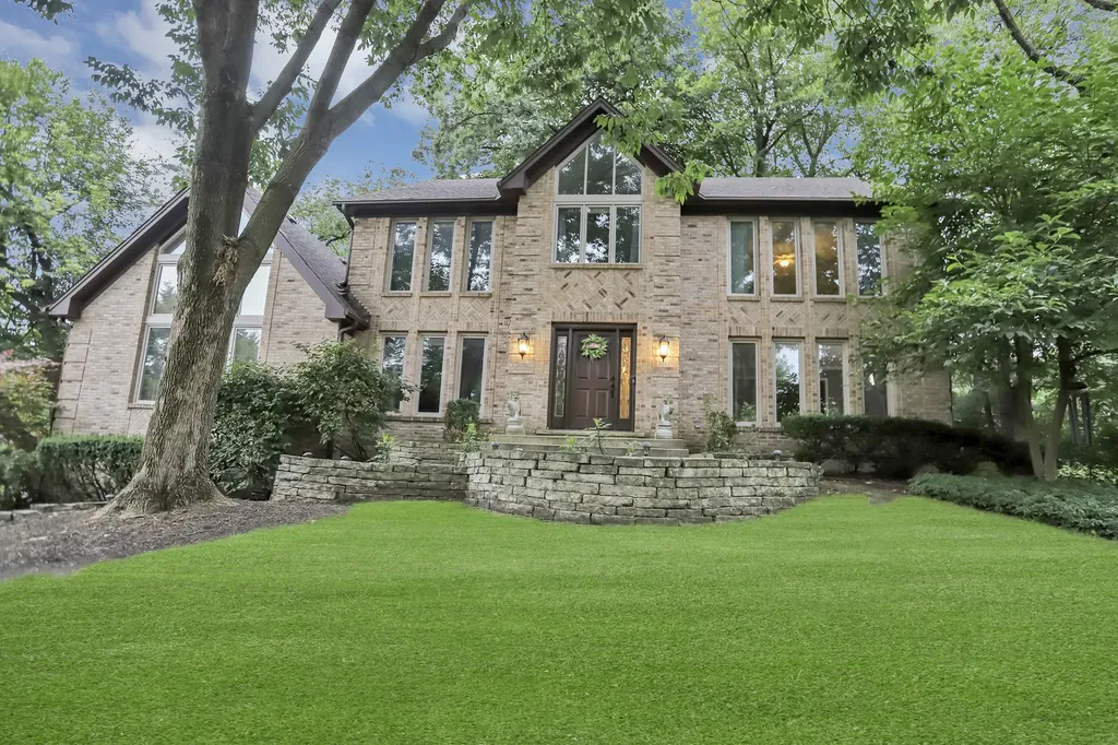 985 Chapel Court N Glen Ellyn IL 60137