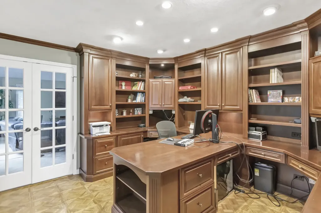 985 Chapel Court N Glen Ellyn IL 60137