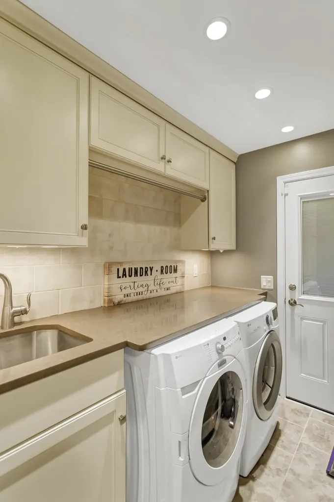 985 Chapel Court N Glen Ellyn IL 60137