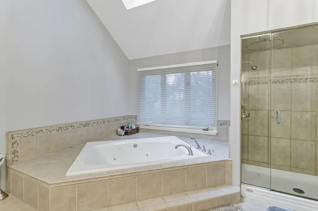 985 Chapel Court N Glen Ellyn IL 60137