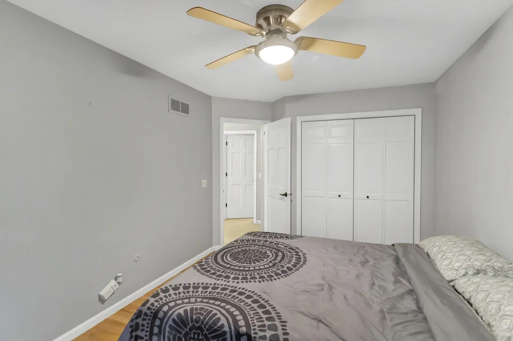 985 Chapel Court N Glen Ellyn IL 60137