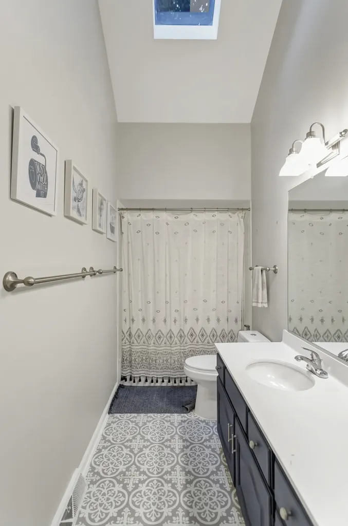 985 Chapel Court N Glen Ellyn IL 60137