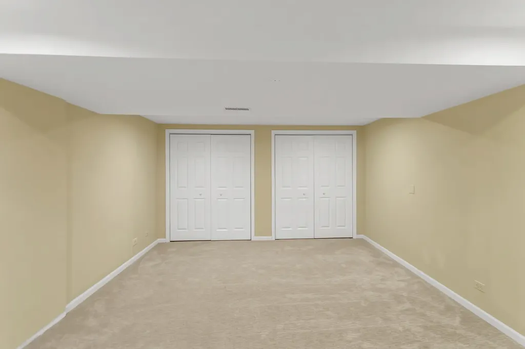 985 Chapel Court N Glen Ellyn IL 60137