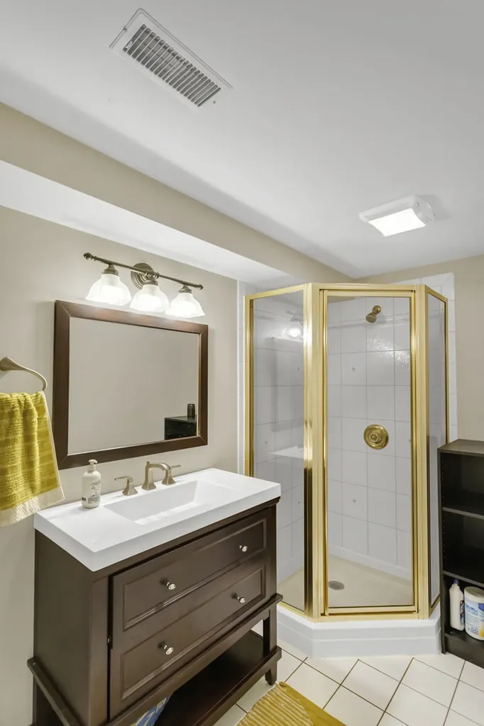 985 Chapel Court N Glen Ellyn IL 60137