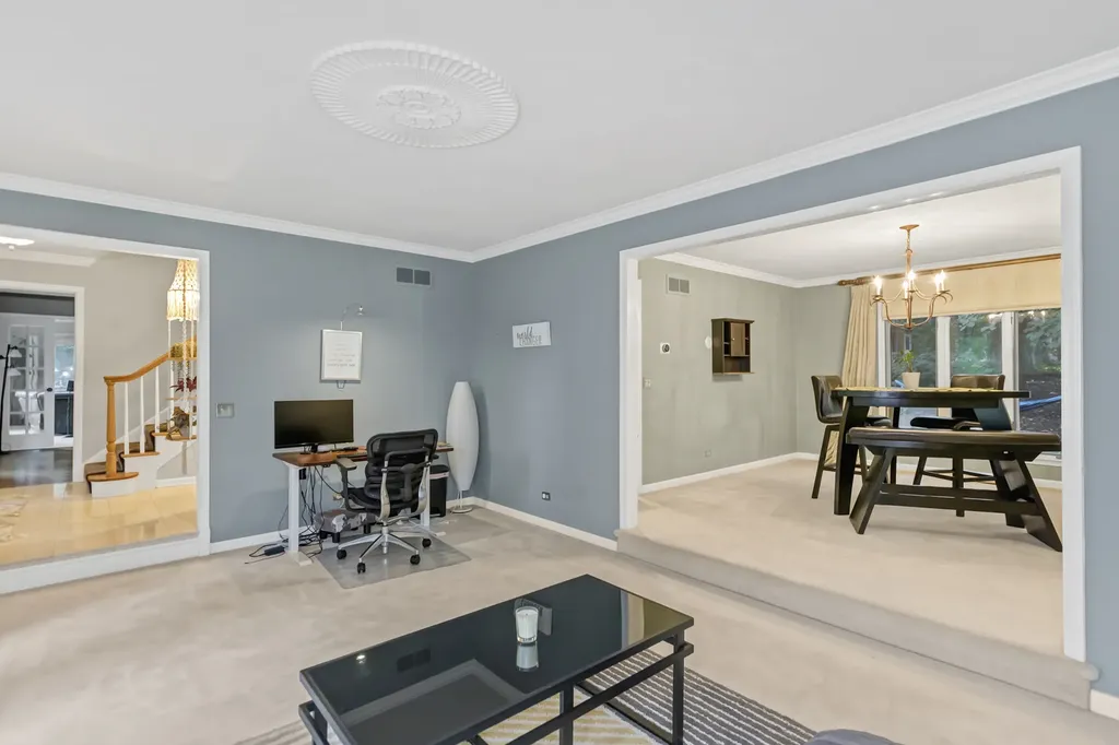 985 Chapel Court N Glen Ellyn IL 60137