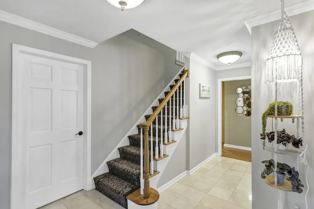 985 Chapel Court N Glen Ellyn IL 60137