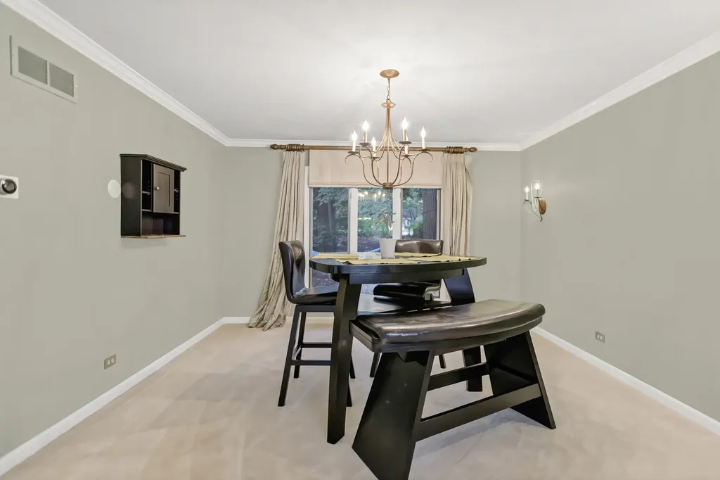 985 Chapel Court N Glen Ellyn IL 60137