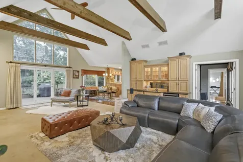 985 Chapel Court N Glen Ellyn IL 60137