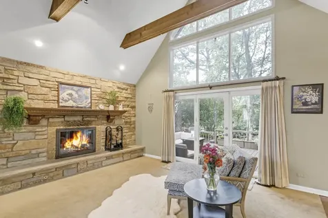 985 Chapel Court N Glen Ellyn IL 60137