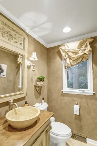 985 Chapel Court N Glen Ellyn IL 60137