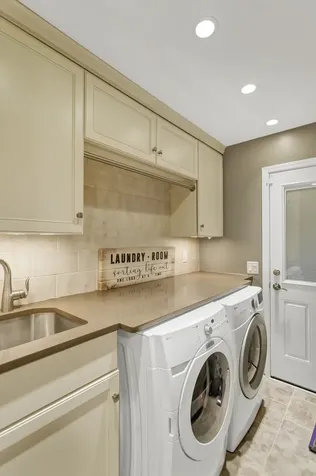 985 Chapel Court N Glen Ellyn IL 60137