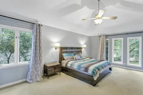 985 Chapel Court N Glen Ellyn IL 60137