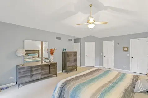985 Chapel Court N Glen Ellyn IL 60137