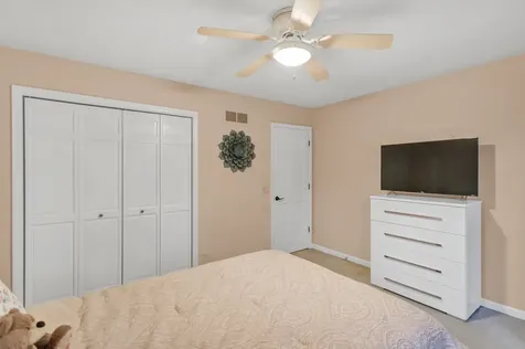 985 Chapel Court N Glen Ellyn IL 60137