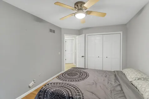 985 Chapel Court N Glen Ellyn IL 60137